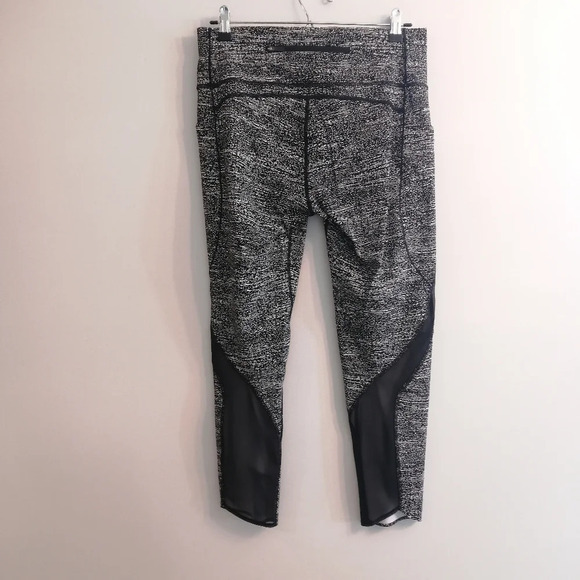 Lululemon Pace Perfect 25" Leggings with Mesh Cutouts in Air Time White Black 10 - Picture 4 of 16